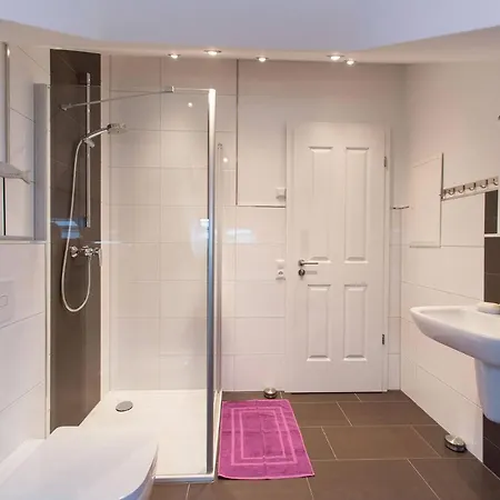Апартаменты Schoene Moderne Ferienwohnung-balkon-fahrradparkplatz-wallbox Hurtgenwald