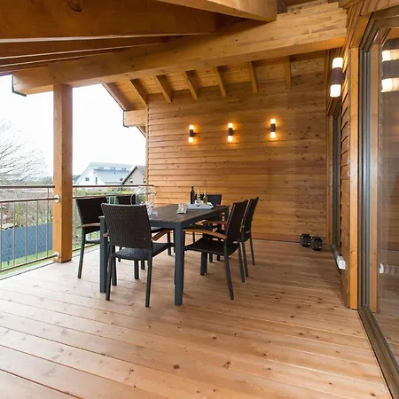 Schoene Moderne Ferienwohnung-Balkon-Fahrradparkplatz-Wallbox Apartamento