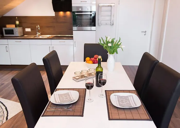 Schoene Moderne Ferienwohnung-Balkon-Fahrradparkplatz-Wallbox Daire