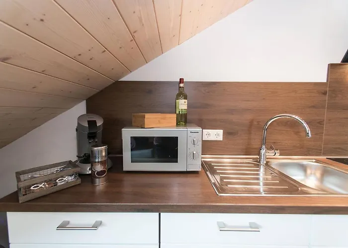Schoene Moderne Ferienwohnung-Balkon-Fahrradparkplatz-Wallbox *