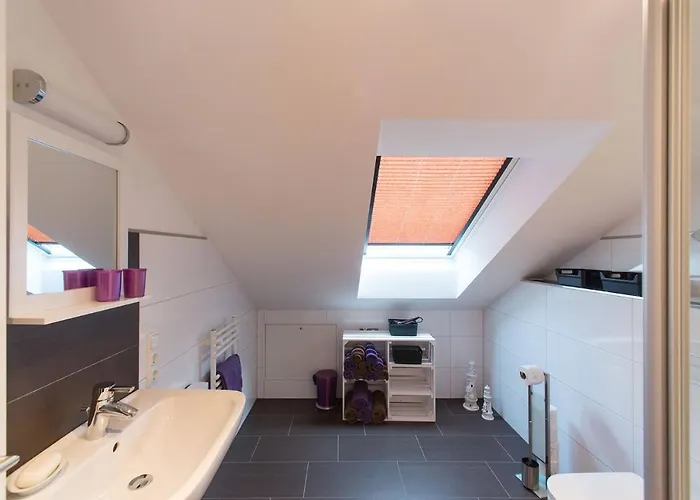 Schoene Moderne Ferienwohnung-Balkon-Fahrradparkplatz-Wallbox Daire